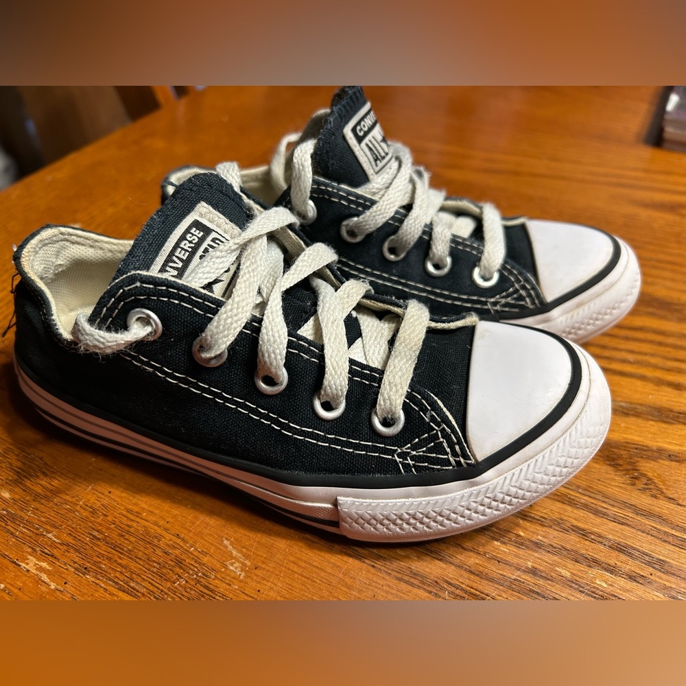 Converse Kids Low Top Sneakers in Black and White size 12